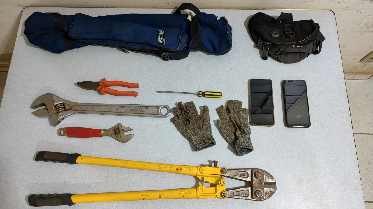 Ferramentas utilizadas para o crime, além de dois, foram apreendidos